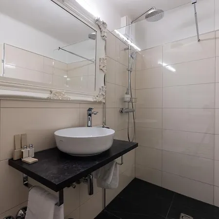 Boutique Goldenes Lamm Otel Villach
