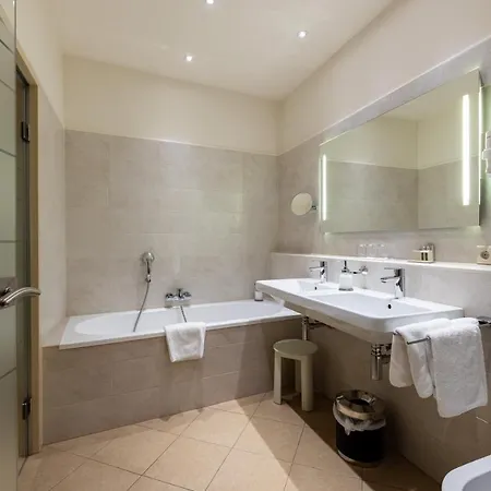 Boutique Goldenes Lamm 4* Villach