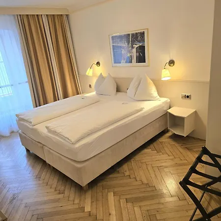 Boutique Goldenes Lamm 4* 빌라흐