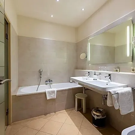 Boutique Goldenes Lamm Otel 4*